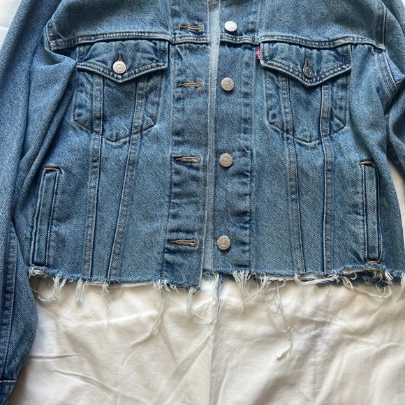 Distressed Levi's trucker jean denim jacket - Small - Picture 3 of 5